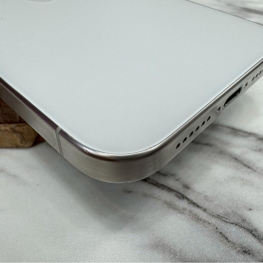 iPhone 15 pro max 256g 白 (螢幕小細紋) 電池86% 無盒裝有配件