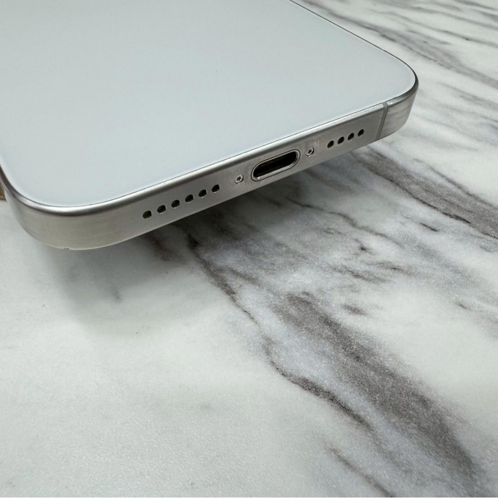 iPhone 15 pro max 256g 白 (螢幕小細紋) 電池86% 無盒裝有配件