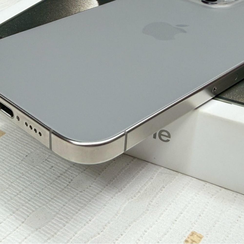 iPhone 15 Pro max  256g 鈦 電池86% 有盒裝有配件