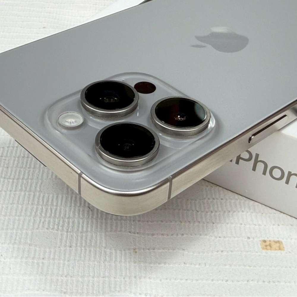 iPhone 15 Pro max  256g 鈦 電池86% 有盒裝有配件