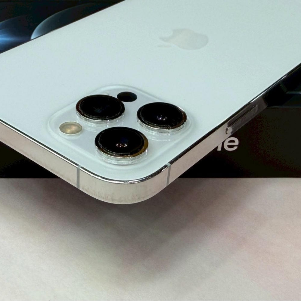 iPhone 12 PRO MAX 512g 白 電池78% 邊框有使用痕跡 有盒裝有配件