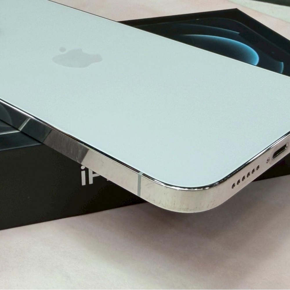 iPhone 12 PRO MAX 512g 白 電池78% 邊框有使用痕跡 有盒裝有配件