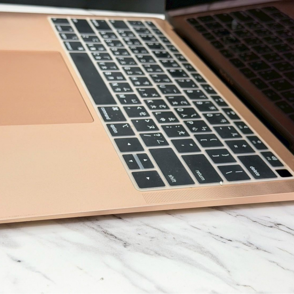  優質中古機 2018 年 MacBook Air 13寸 128G 無盒裝有配件