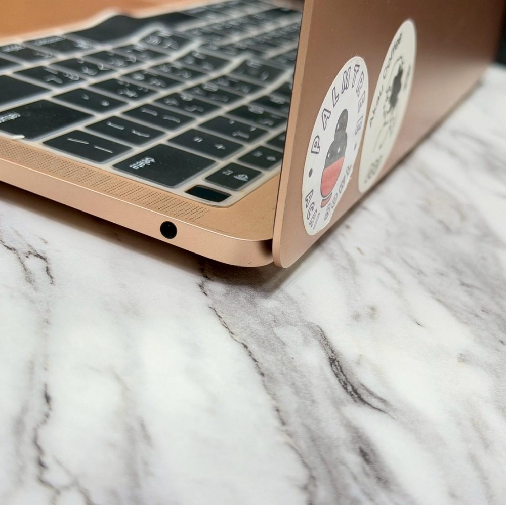  優質中古機 2018 年 MacBook Air 13寸 128G 無盒裝有配件