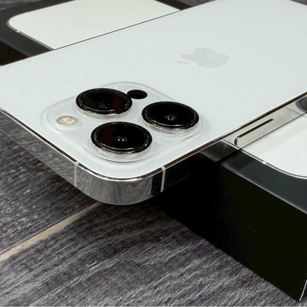 iPhone 13 pro 256g 白 電池76% 有盒裝有配件