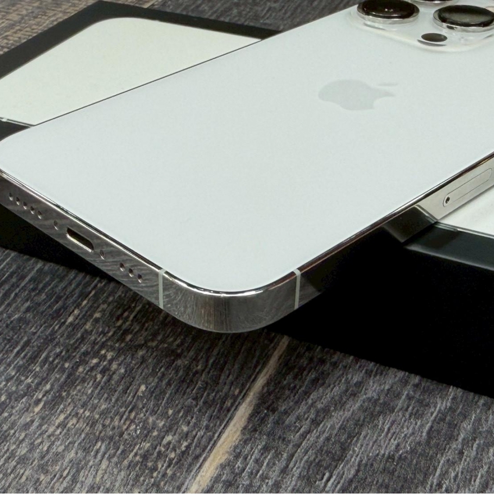 iPhone 13 pro 256g 白 電池76% 有盒裝有配件