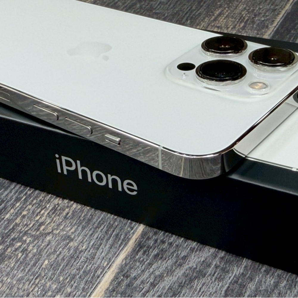 iPhone 13 pro 256g 白 電池76% 有盒裝有配件