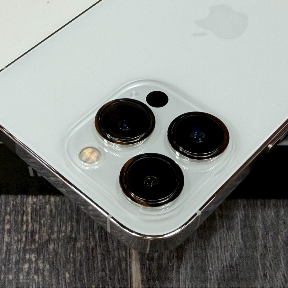 iPhone 13 pro 256g 白 電池76% 有盒裝有配件