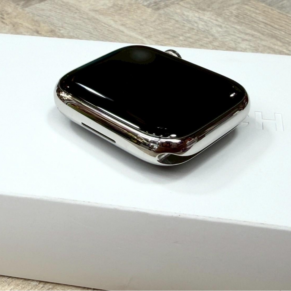 Apple Watch 9 45mm 不鏽鋼 LTE版 銀色 電池94% 有盒裝有配件