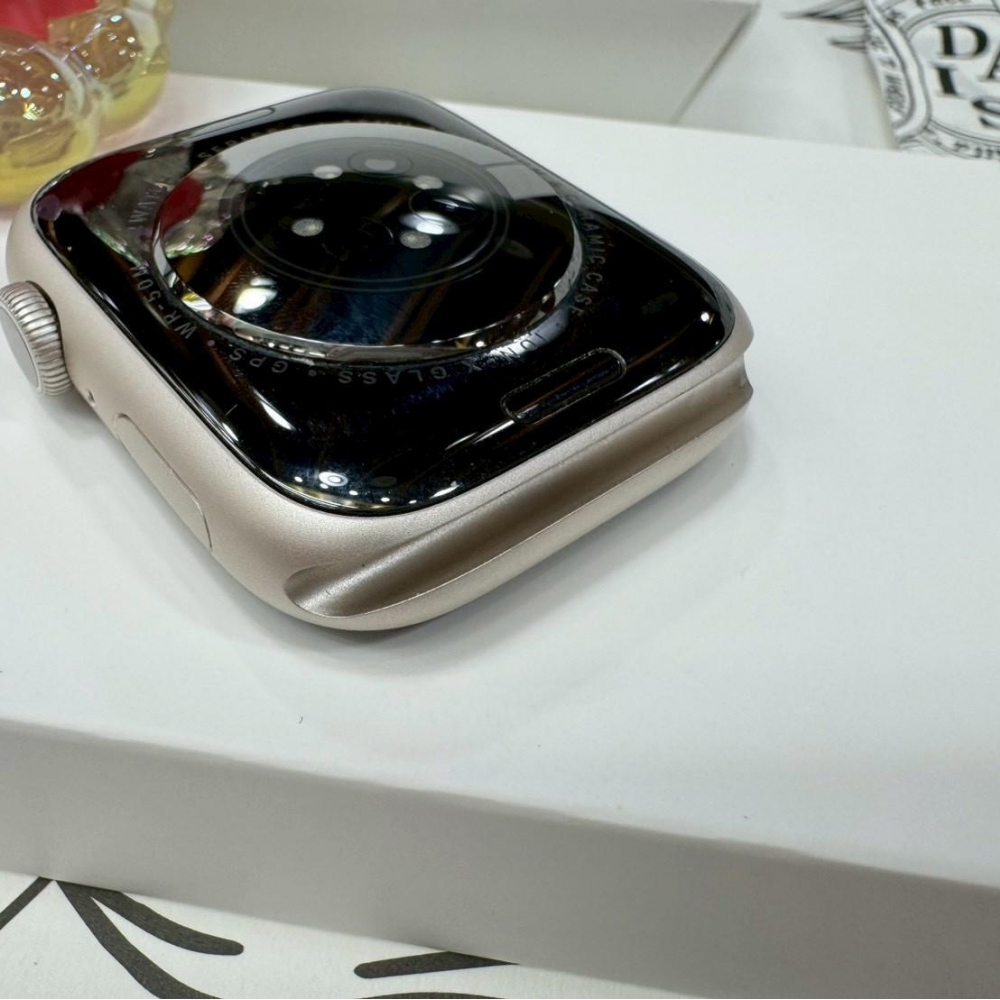 Apple Watch 8 45mm LTE版 星光 電池81% (附原廠錶帶）有盒裝有配件 