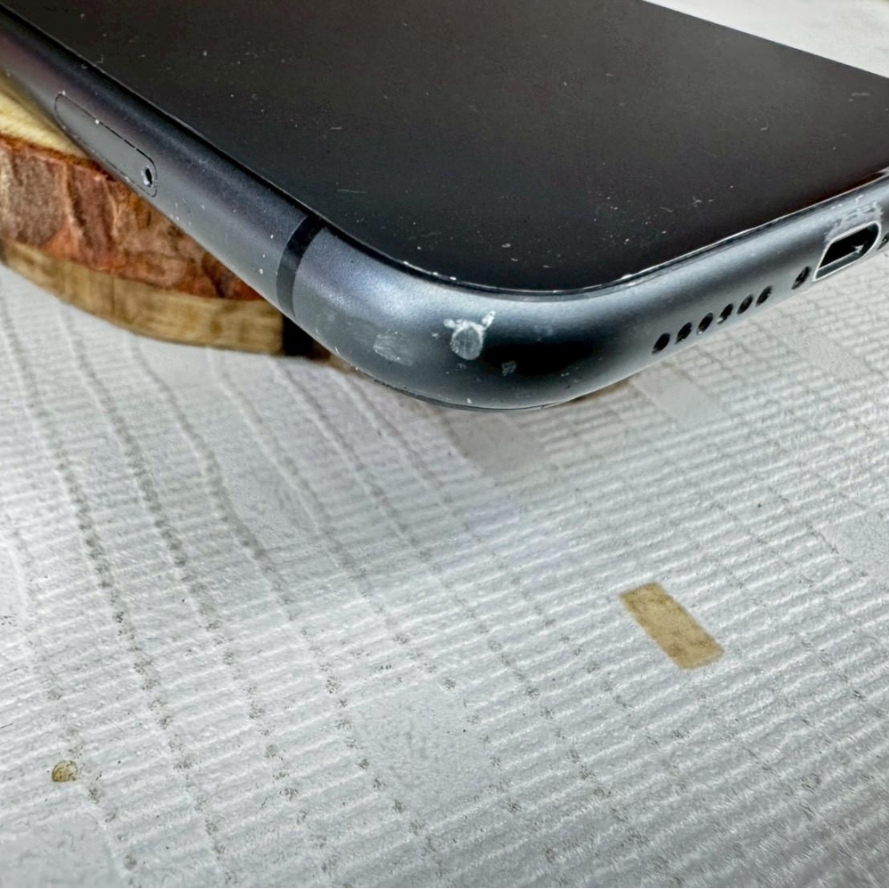 iPhone 11 256G 黑 換過副廠電池100% 換過副廠螢幕 無盒裝有配件