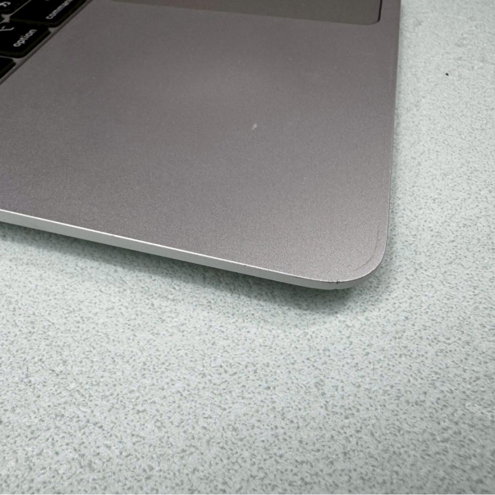 2022 MacBook Air 13吋 M1 晶片 8GB/256GB SSD 極新   電池88