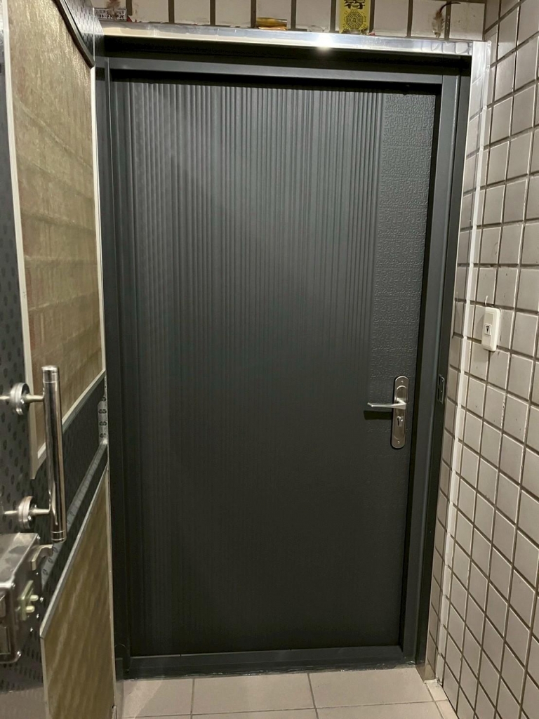 台中鍍鋅鋼板門安裝