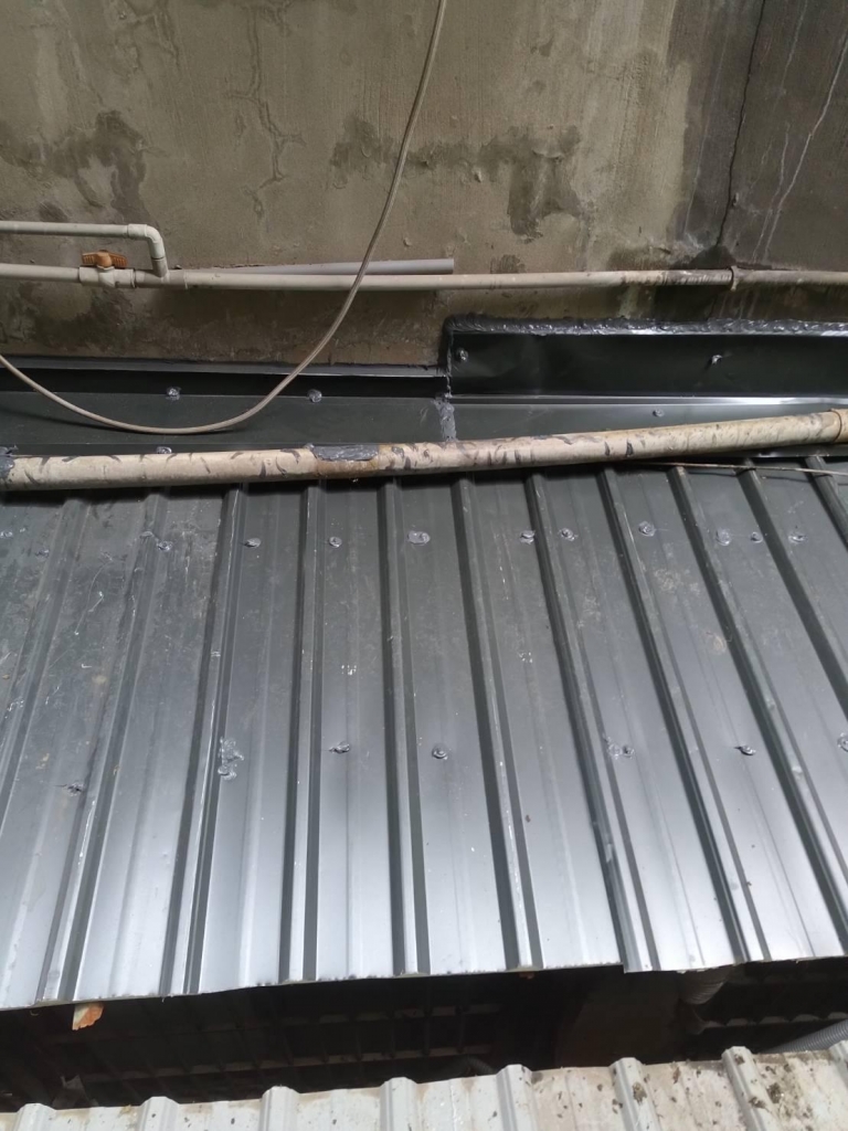 鐵皮雨遮